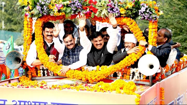 मुख्यमंत्री डॉ. यादव का जन आभार यात्रा में जगह-जगह हुआ बुंदेली परंपरा से भव्य स्वागत-अभिनंदन